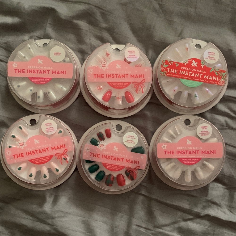 NWT Winter/Holiday Press on Nails Set of 6